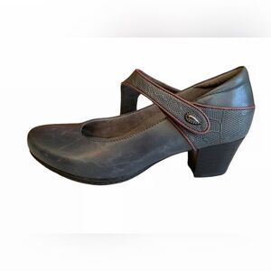 EARTH Calgary Montreal Leather Womens Blue Strap Mary Jane comfort shoe. Size 8